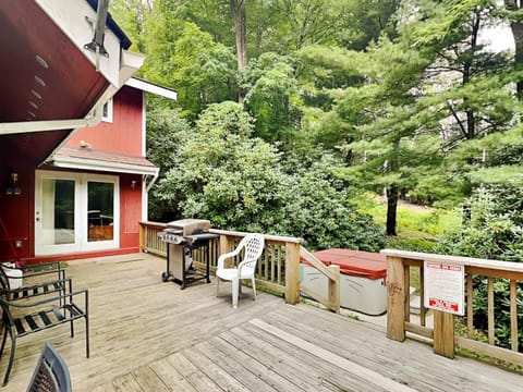 An Apple Away House in Deep Creek Lake