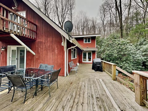 An Apple Away House in Deep Creek Lake