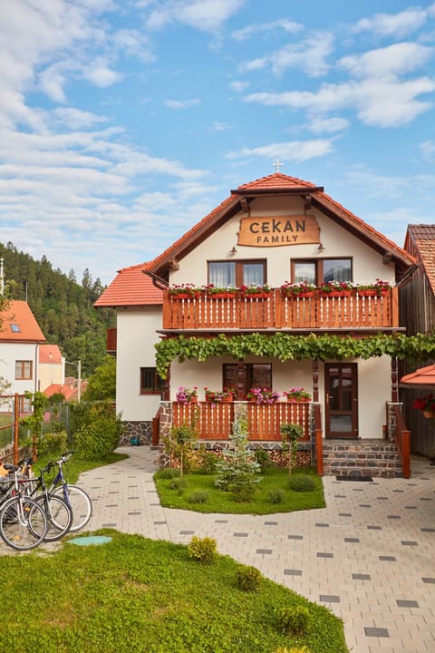 Property building, Spring, Day, Natural landscape, Garden, Cycling, Garden view