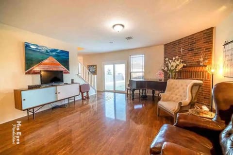 Hill Country Beauty in Red House in Leander