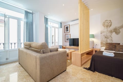 Photo of the whole room, Dining area, Bedroom