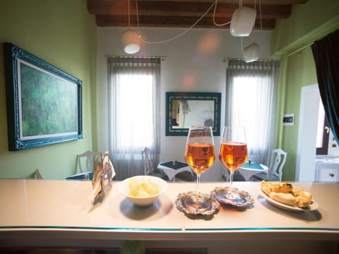 Food and drinks, Dining area, Food, Drinks