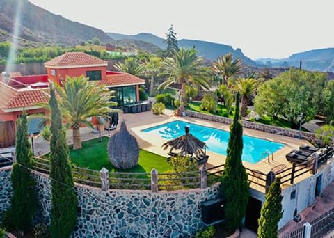 Property building, Day, Swimming pool