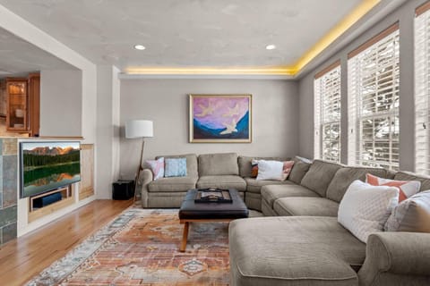 107 Red Quill House in Fraser