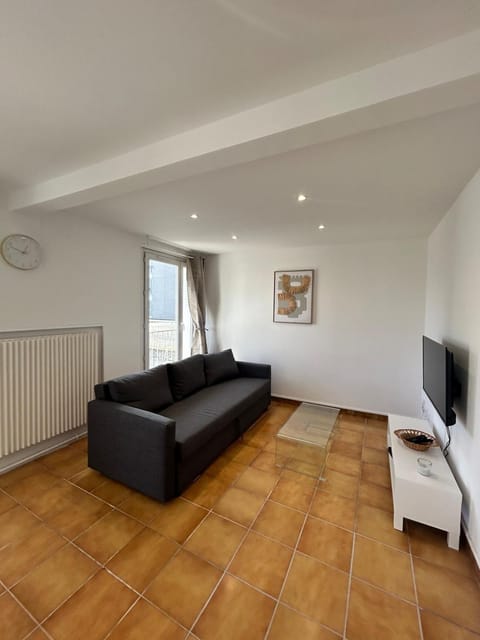Communal lounge/ TV room, TV and multimedia, Living room, Seating area, Evening entertainment