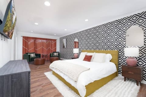 Hidden Oasis Mini Golf MovieRoom POOL House in San Antonio