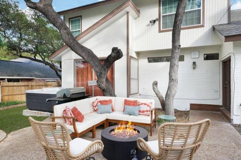 Hidden Oasis Mini Golf MovieRoom POOL House in San Antonio