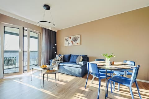 View (from property/room), Balcony/Terrace, Living room, Seating area, Dining area