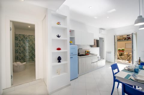 Balcony/Terrace, Kitchen or kitchenette, Living room, Seating area, Dining area