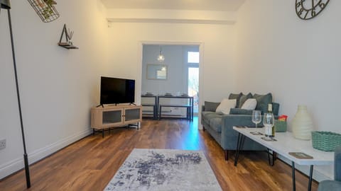 TV and multimedia, Living room, Dining area