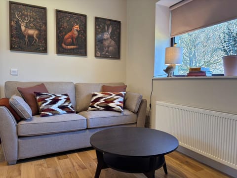 Decorative detail, Seating area, internet