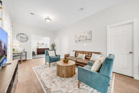 Communal lounge/ TV room, TV and multimedia, Living room, Seating area