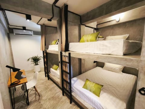 Bedroom, bunk bed, air conditioner