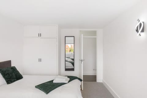 1st Floor Flat by Reading Centre Perfect for Contractors and Long-Term Stays Apartment in Reading