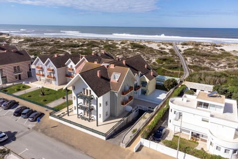 Property building, Natural landscape, Bird's eye view, Beach, Street view, Location