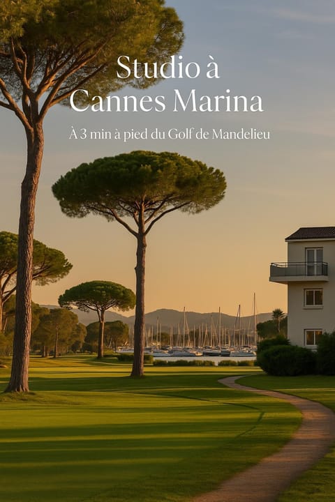 Cannes Marina, Studio Vue Port avec Piscine et Parking Privé Apartment in Mandelieu-La Napoule