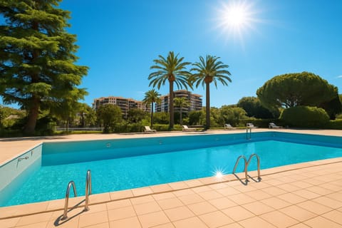 Cannes Marina, Studio Vue Port avec Piscine et Parking Privé Apartment in Mandelieu-La Napoule