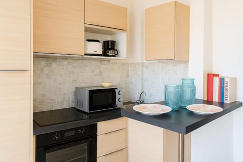 Cannes Marina, Studio Vue Port avec Piscine et Parking Privé Apartment in Mandelieu-La Napoule