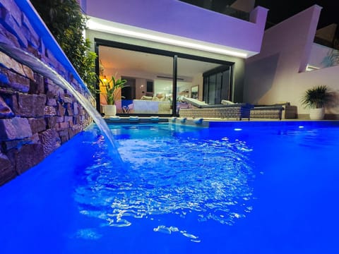 Night, Hot Tub, Seating area, Swimming pool, sunbed