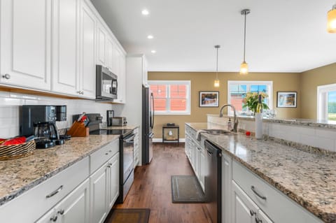 Golf in Luxury - 4BDR Home on Agaming Golf Course House in Torch Lake