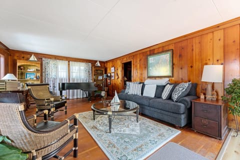 Sunset Retreat Private Family Lakeside Home w Hot Tub 2819 House in Michigan