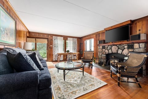 Sunset Retreat Private Family Lakeside Home w Hot Tub 2819 House in Michigan