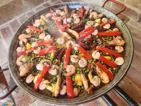 Food and drinks, Communal kitchen, Food, Lunch, Dinner