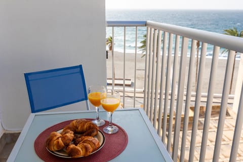 Day, View (from property/room), Balcony/Terrace, Food and drinks, Food, Sea view, Breakfast, Continental breakfast, Drinks