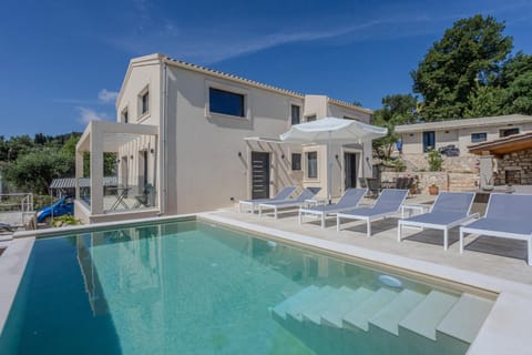 Property building, Pool view, Swimming pool, sunbed