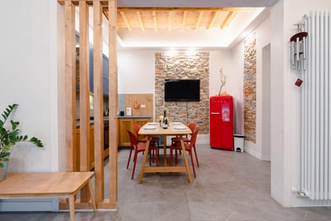 TV and multimedia, Kitchen or kitchenette, Living room, Seating area, Dining area, oven