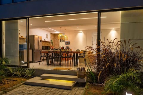 Patio, Facade/entrance, Night, Garden, Kitchen or kitchenette, Dining area, Garden view