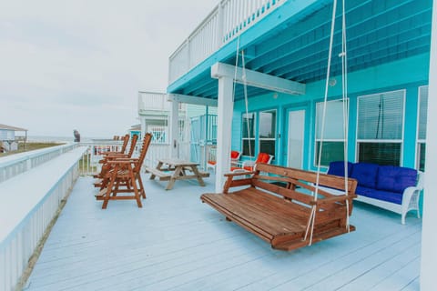 Property building, Patio, View (from property/room), Balcony/Terrace, sunbed