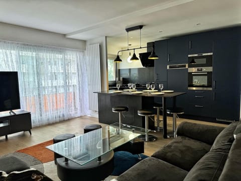 appartement spacieux Apartment in Clichy