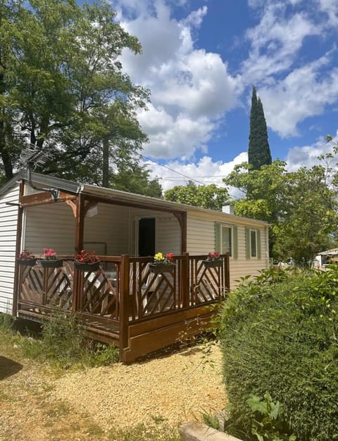 Mobile home Campground/ 
RV Resort in Pont-Saint-Esprit