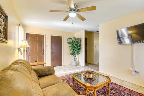 17 Mi to Dtwn Memphis Townhome with Fenced Yard! House in Memphis