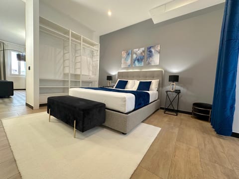 Bed, Living room, Photo of the whole room, Seating area, Bedroom