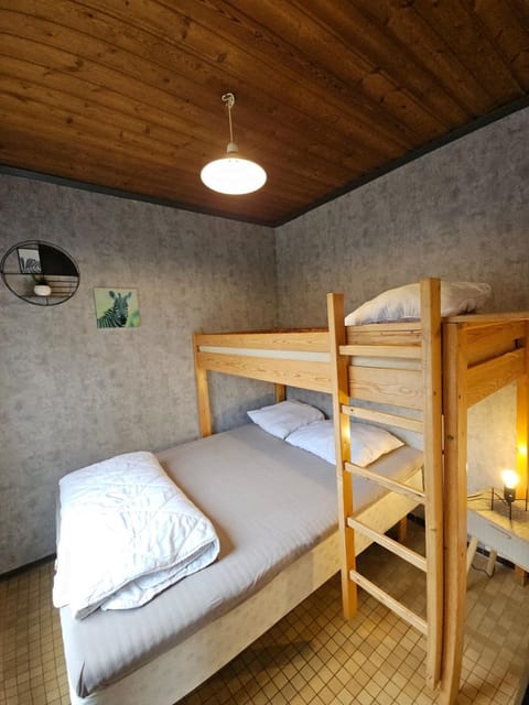 Bed, Photo of the whole room, Bedroom, bunk bed