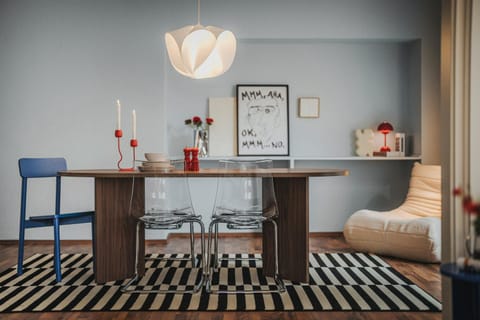 Dining area, Food