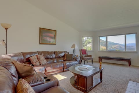 Amber Sunset House in Mosier