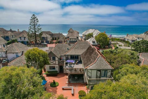 Gated Lakefront Estate - Seaside with Private Beach House in Carlsbad