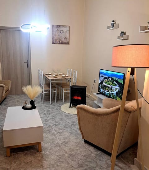 TV and multimedia, Living room, Photo of the whole room, Seating area, Dining area