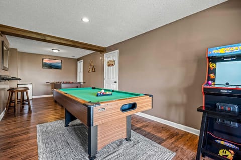 Great Family Vacation - Theatre - Games - Hot Tub Chalet in Gatlinburg