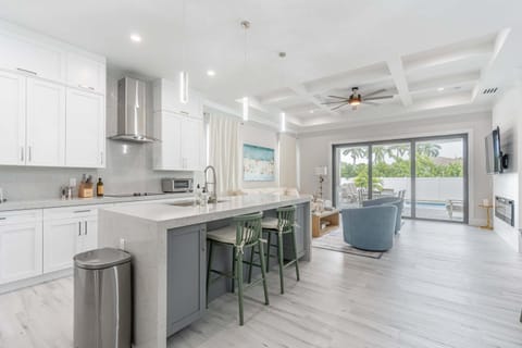 Sparkling new Vanderbilt Beach luxury escape House in Naples Park