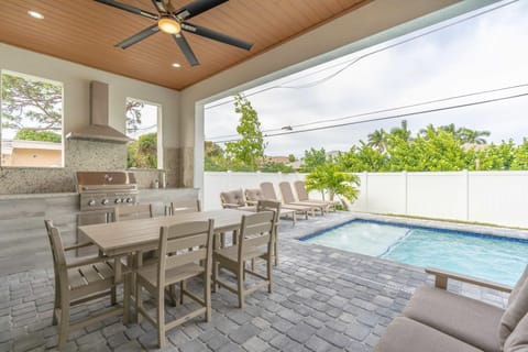 Sparkling new Vanderbilt Beach luxury escape House in Naples Park
