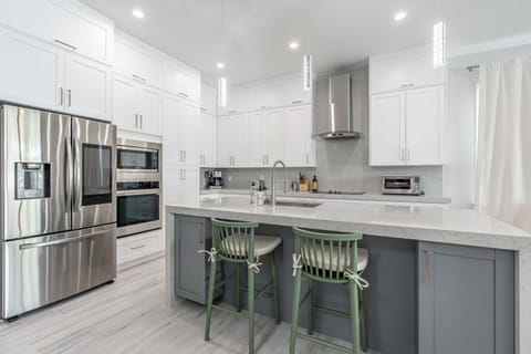 Sparkling new Vanderbilt Beach luxury escape House in Naples Park