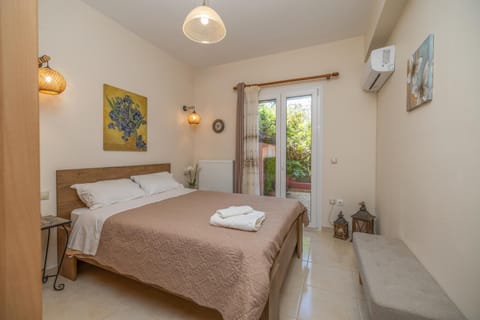 Bed, Photo of the whole room, Bedroom, Garden view, towels