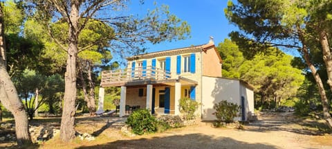 Property building, Day, Garden
