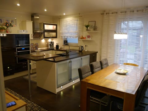 Kitchen or kitchenette, Dining area, dishwasher, stove