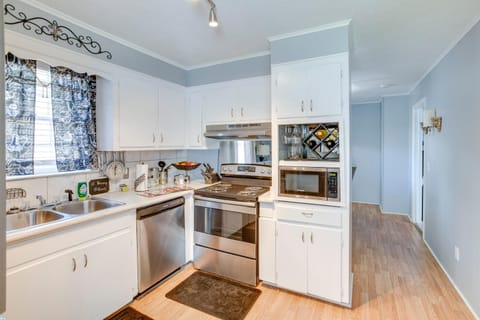 2 Mi to Downtown Columbia Home with Theater Room! House in West Columbia