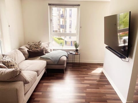 Modern Two Bed Glasgow Apartment with Free Parking Apartment in Glasgow